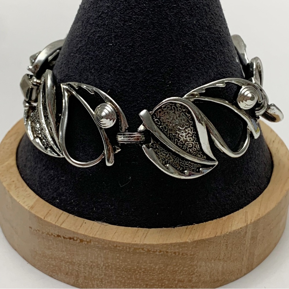 Sarah Coventry vintage windsong MCM silver tone textured leaf link bracelet